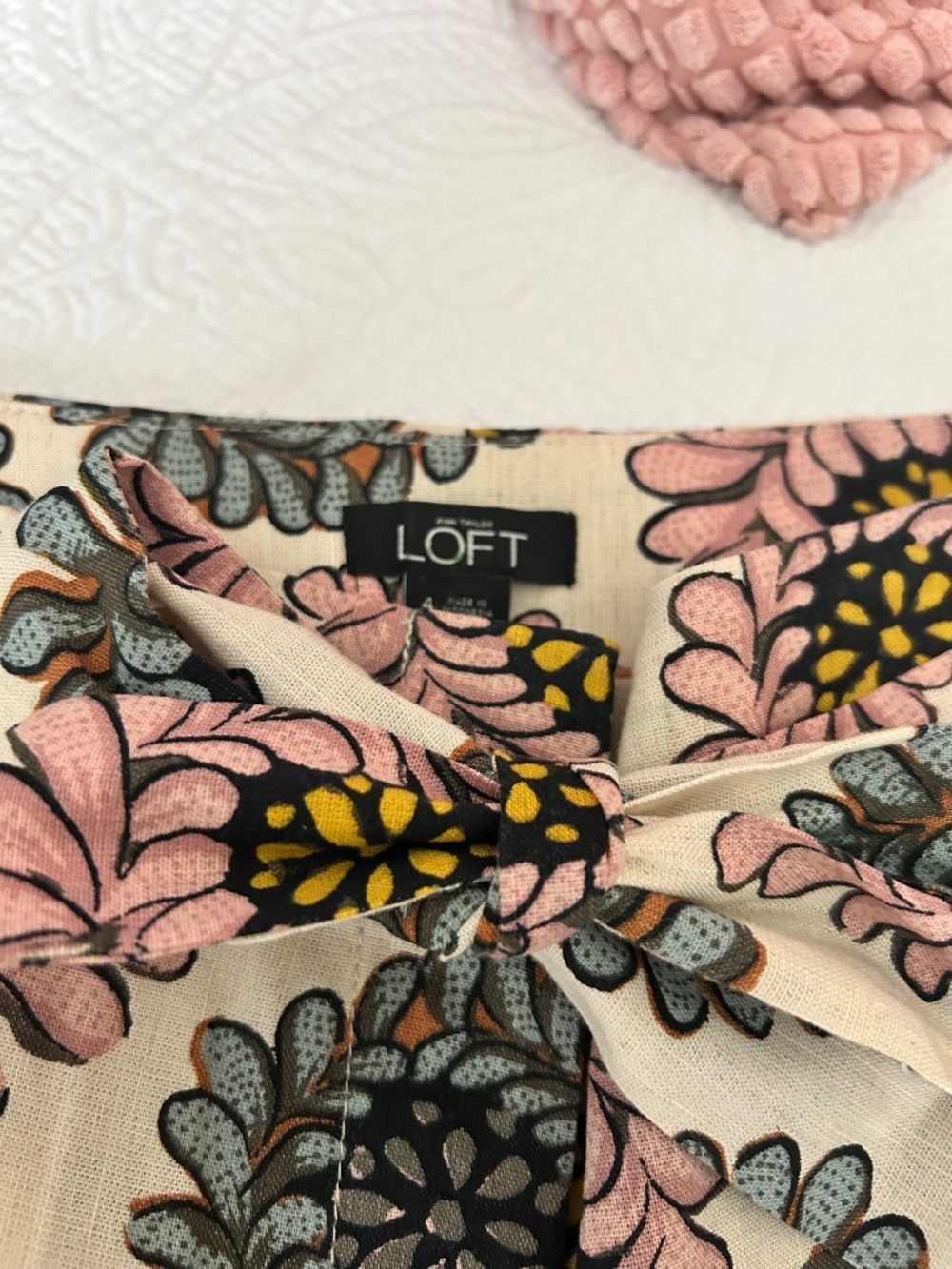 Loft Linen Floral Shorts Size 4 - Picture 7 of 10